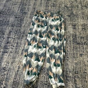 Gilly Hicks Green and Gray Patterned Pants